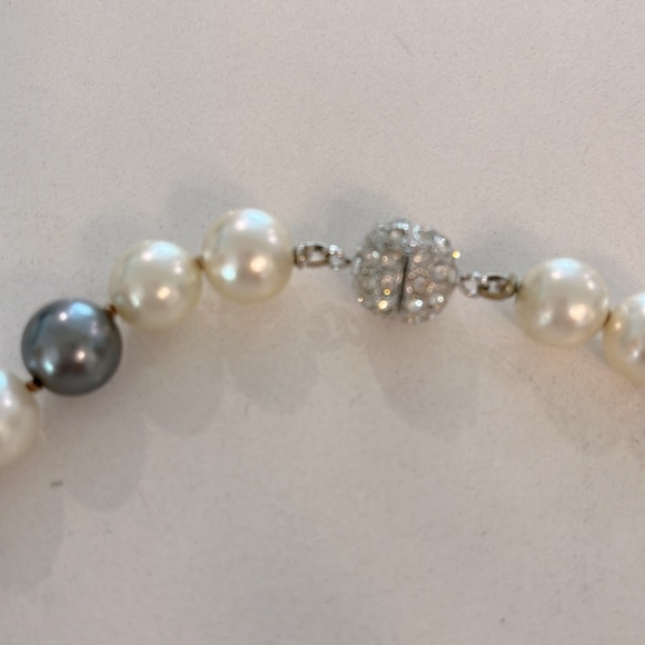 Vintage 16 inch chocker with screw latch - Picture 2 of 3
